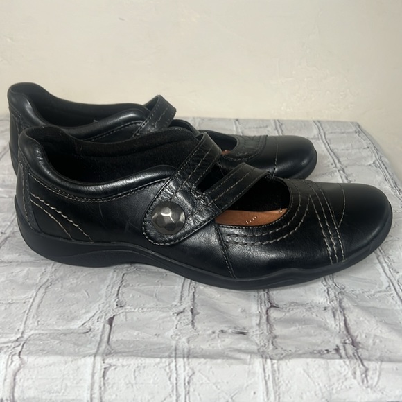 Clark’s flats - Picture 3 of 6